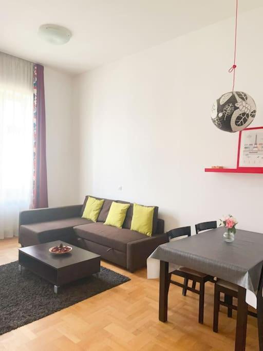 Apartament Spacious In A Vibrant Center *