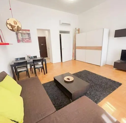 Spacious In A Vibrant Center